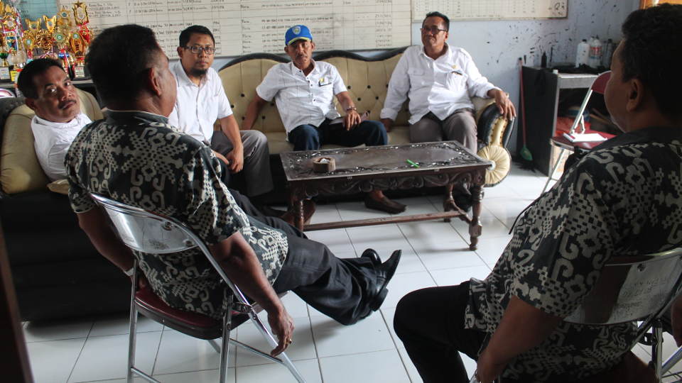 Rombongan Komisi D DPRD Kabupaten Blora (berbaju putih semua) saat melakukan kunjungan kerja ke SMP 1 Randublatung pada Rabu, 24 Januari 2018.
